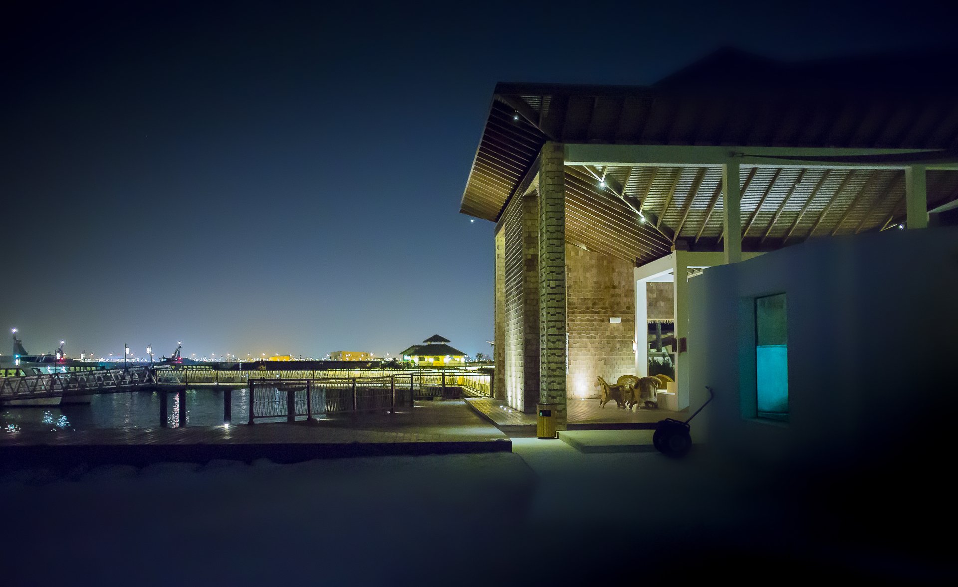 Moderne bolig ved bryggen